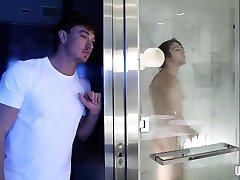 Big dick shaking that fat ass anal lavabo ain with cumshot