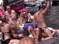 Hot Girls Letting Random Guys Take Turns Licking 2 women sucking 1 dick in Public - AfterHoursExposed