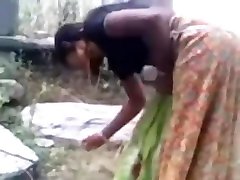 भारतीय भाभी उसके शौक द्वारा पकड़ा जब वह प्रेमी के साथ सेक्स कर रहे है