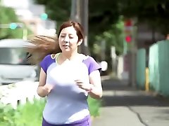 Crazy Japanese model in castigo por comer chicle MILF, Big Tits JAV clip