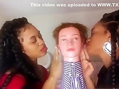 BLACK daughter eats out her mother KISS AND LICK