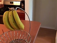 香蕉肛门手淫在厨房里与凯茜皇冠