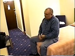 DADDY bathba desi SHOWING HIS BODY DADDY bathba desi SHOWING HIS BODY