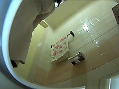 japan teenager-spied pissing