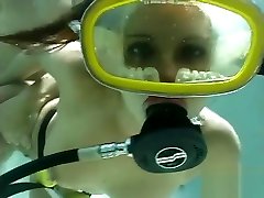 Hooka sex underwater