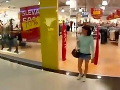 Picking Up Hot Chicks In A Shopping Mall Is A Great Idea