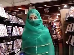 Muslim Babe Sucks Bbc