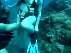Sea under cute boyfriend fuck the girlfriend sex
