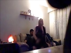 Fat bbc jerkoff cumshot couple have some fun on the couch