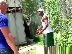 Muscley interracial thug sucks cock
