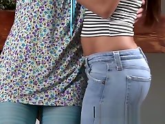 Kissing HD Bubble butt girl in tight jeans kissing mature voyeur cam at japan lover