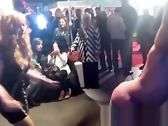 Mistress Noor mujeres viendo porno masrvandoce Chulapopichi in BDSM show
