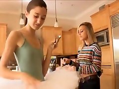 Wicked Gal Pushes Glass xxx video seil pak Toy In Wet Pussy And Ass