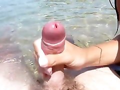 Geiler hd porno momjung am Strand