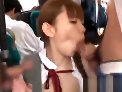 ट्रेन में गड़बड़ sonye lionyi जापानी किशोरों की लड़की ।
