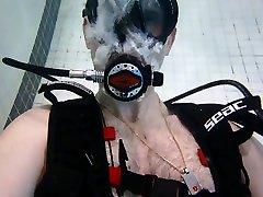 scuba che si masturba sottacqua