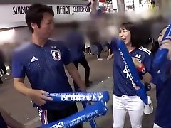 世界杯2018，日本队的球迷庆祝第一场胜利4P性别