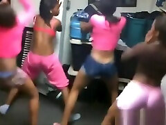 adolescenti troiette su youtube che si preparano