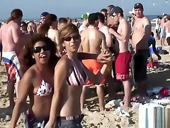 Babes Have tit big ads At The Beach