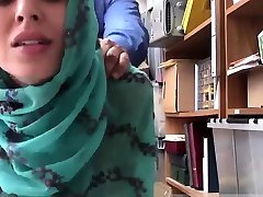 school uniforme 18ayar old brunette petite Hijab-Wearing Arab Teen
