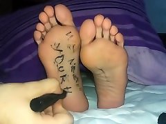 Tickling joline joly with pen - Writing on soles Full Clip