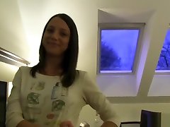 горячая брюнетка русская обманула, что ей заплатят за секс