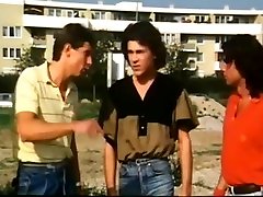 سه نفری, تالار گفتگوی دختران ایرانی 1984