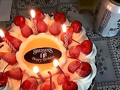 le mogli amatoriali asiatiche vengono scambiate per una festa di compleanno