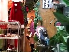 la salope de japonaise baise sa chatte pour avoir un orgasme avec un gode
