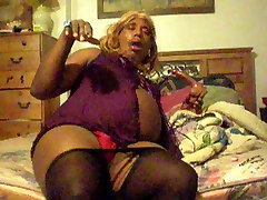 SEXXY BISEXUAL SLUT
