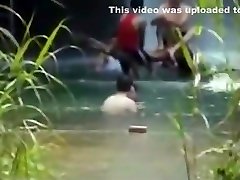 Ricos chinese milf group sex en el rio