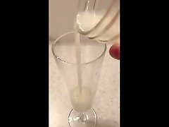 la préparation dun verre de sperme