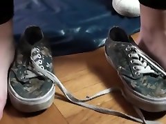 huge feet and tiny feet skinny tube gape solo and try shoes and hand comparison