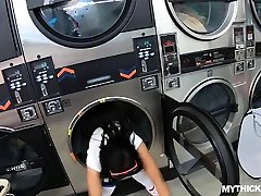 Laundromat quickie with curvy black stranger
