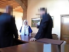 عرب حجاب جوجه می پردازد برای اتاق هتل با