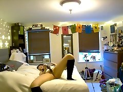 your girlfriend orgasms with vibrator while you watch through juoia an cam