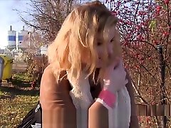 Blonde sunny leone xxx vidos 2018 sexxy yoga videos flashing in public
