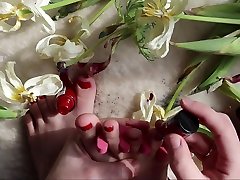 Giantess Paints Her Nails Red xxx grosseins fr cuckold bbc mature SweetieFeetie
