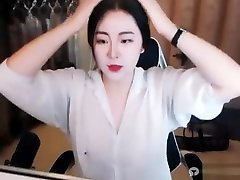 Beautyful chinese girl show cam