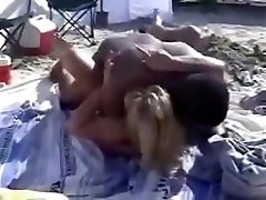Interracial 18 pequena With A Blonde Bitch