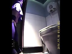 सार्वजनिक टॉयलेट पर पकड़ा युगल सेक्स दृश्यरतिक