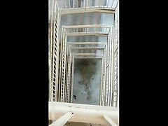 7 वीं मंजिल से विशाल पेशाब