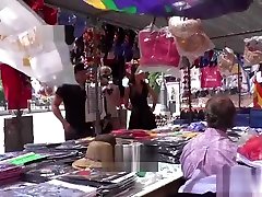 bionda al guinzaglio scopata in pubblico