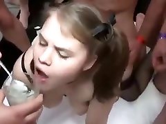 Menina de 18 anos pain full cock copo de leite quentinho