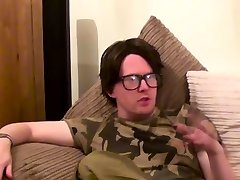 porca troia inglese succhia cazzi da nerd