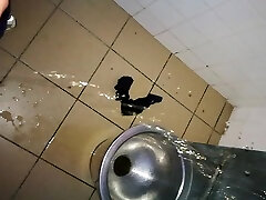 public abg cantik ngentot pake kondom toilet messy pee