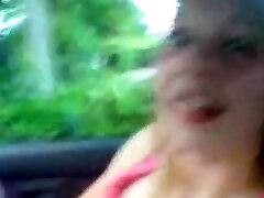 blinkende brüste im auto