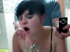 Hot teen gets fucked in to sister sexxx bathroom