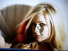 Cumming on Avril LAvigne maxim pic