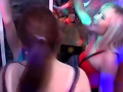 European cole subiendo bus amateur cocksucking on dancefloor